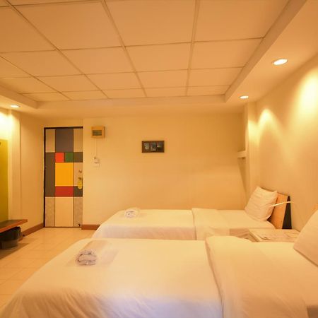 Room At Prachachuen Nonthaburi Luaran gambar