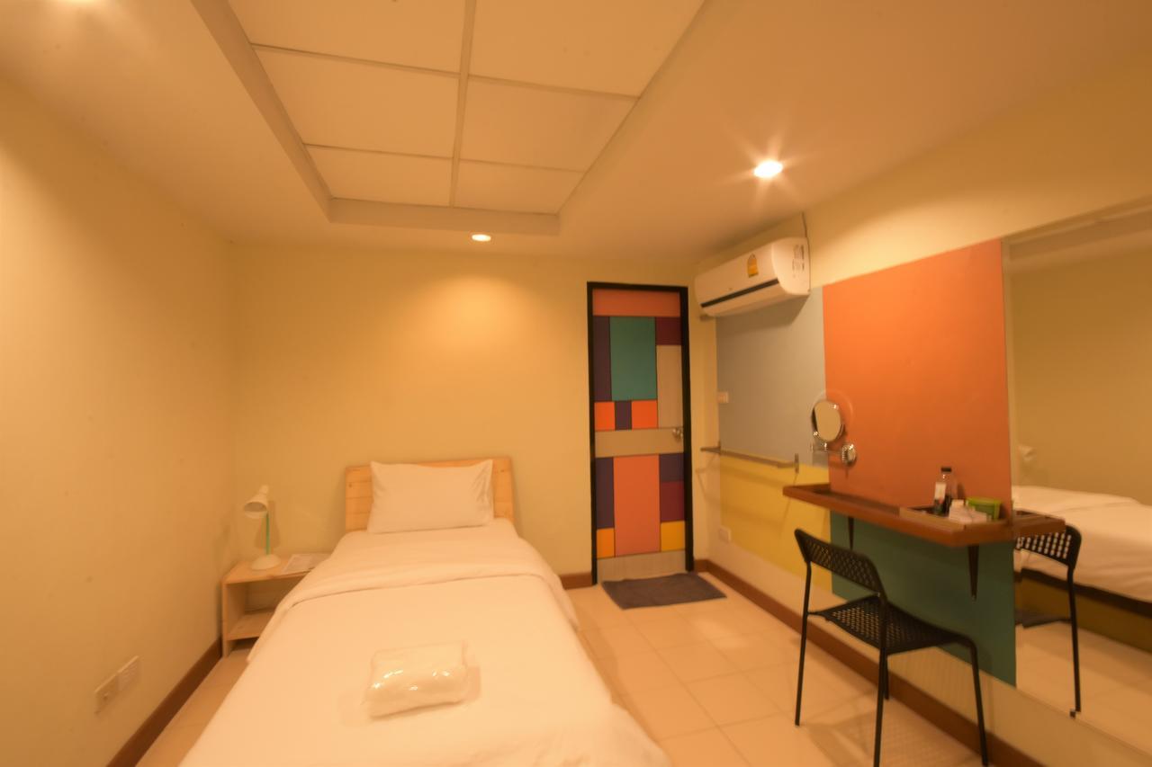 Room At Prachachuen Nonthaburi Luaran gambar