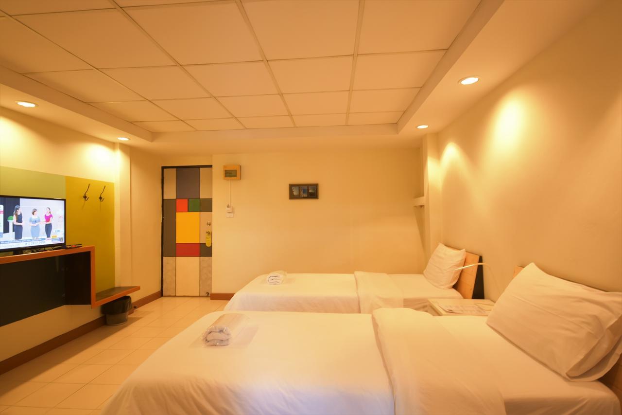 Room At Prachachuen Nonthaburi Luaran gambar