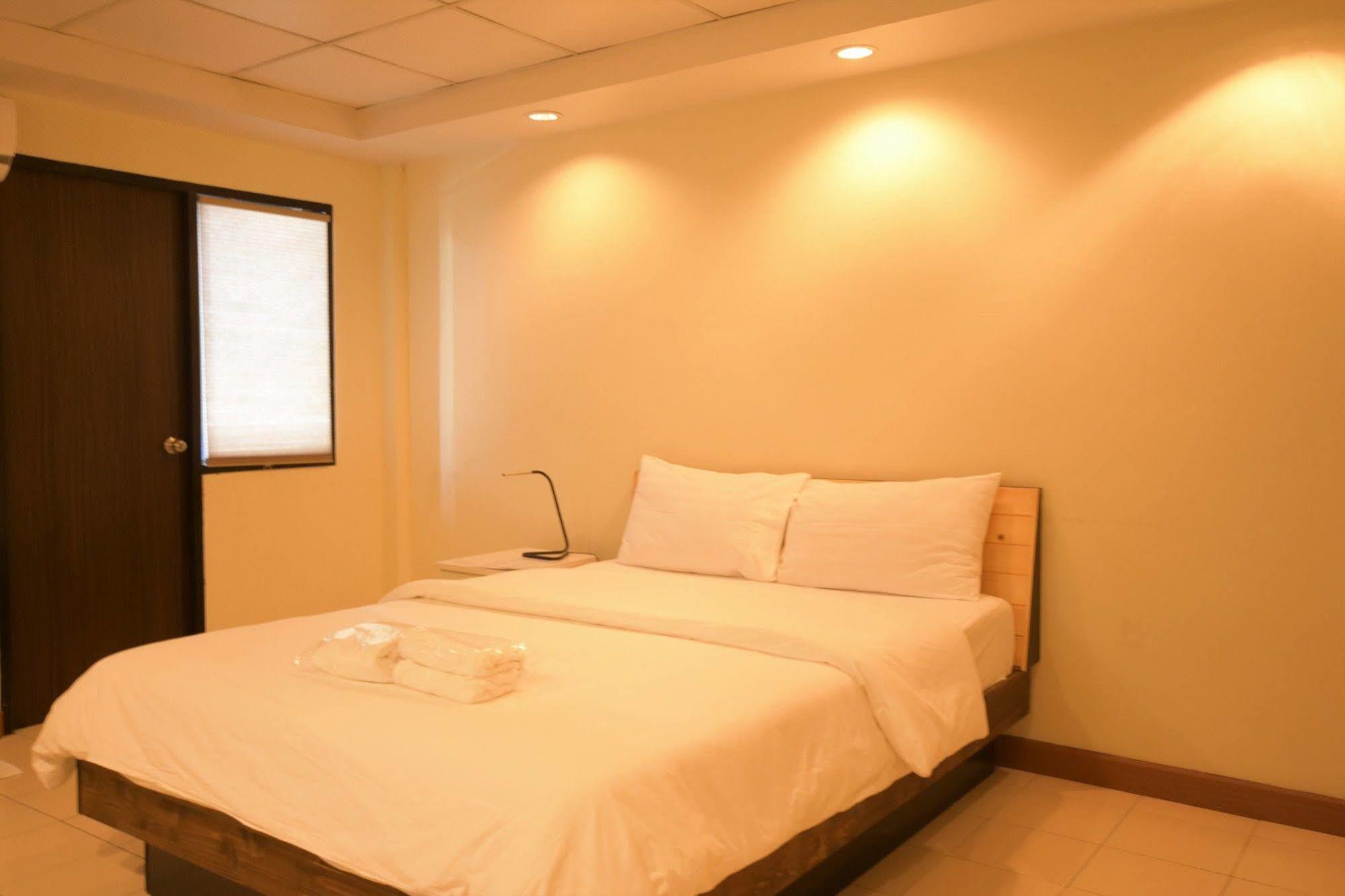 Room At Prachachuen Nonthaburi Luaran gambar