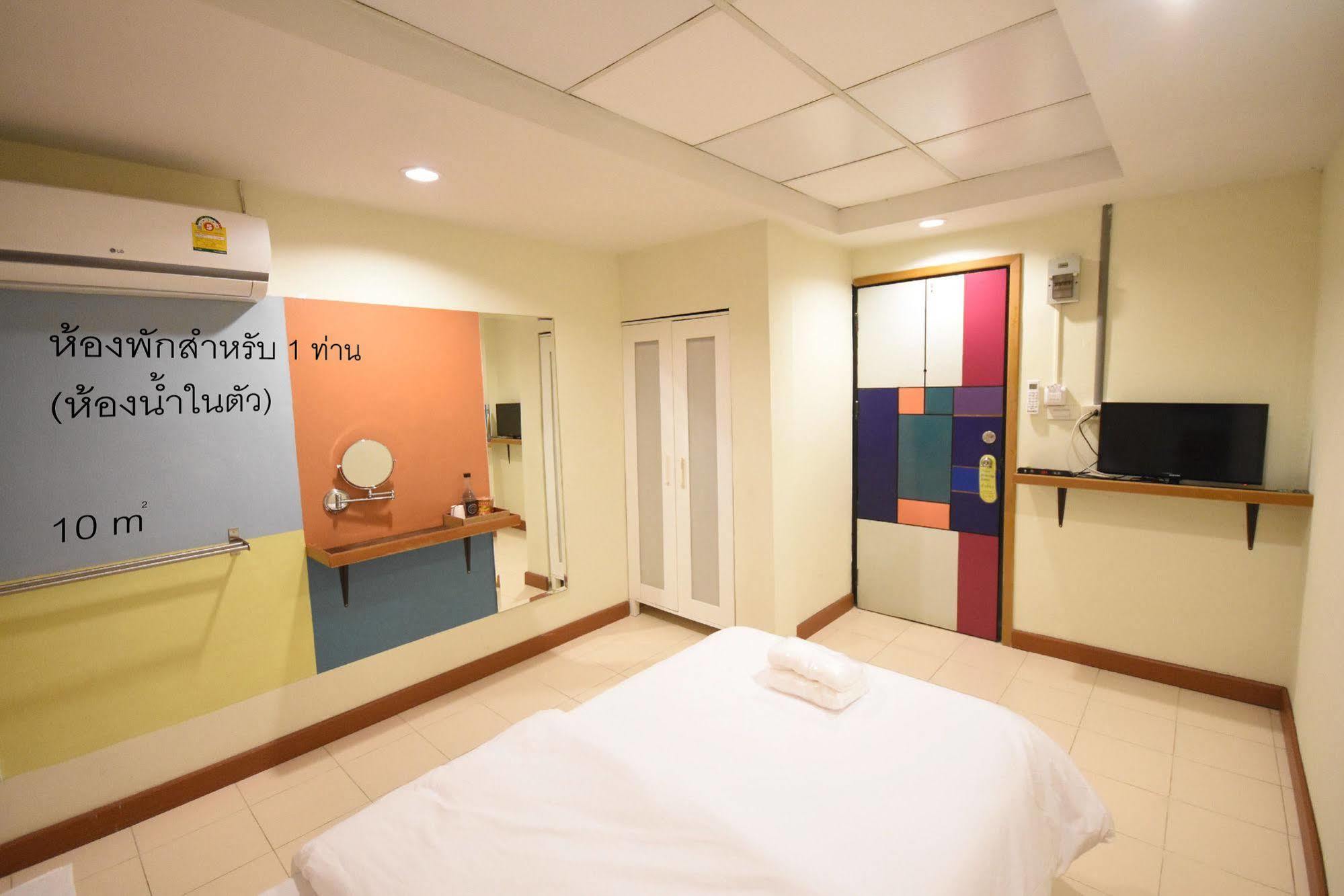 Room At Prachachuen Nonthaburi Luaran gambar