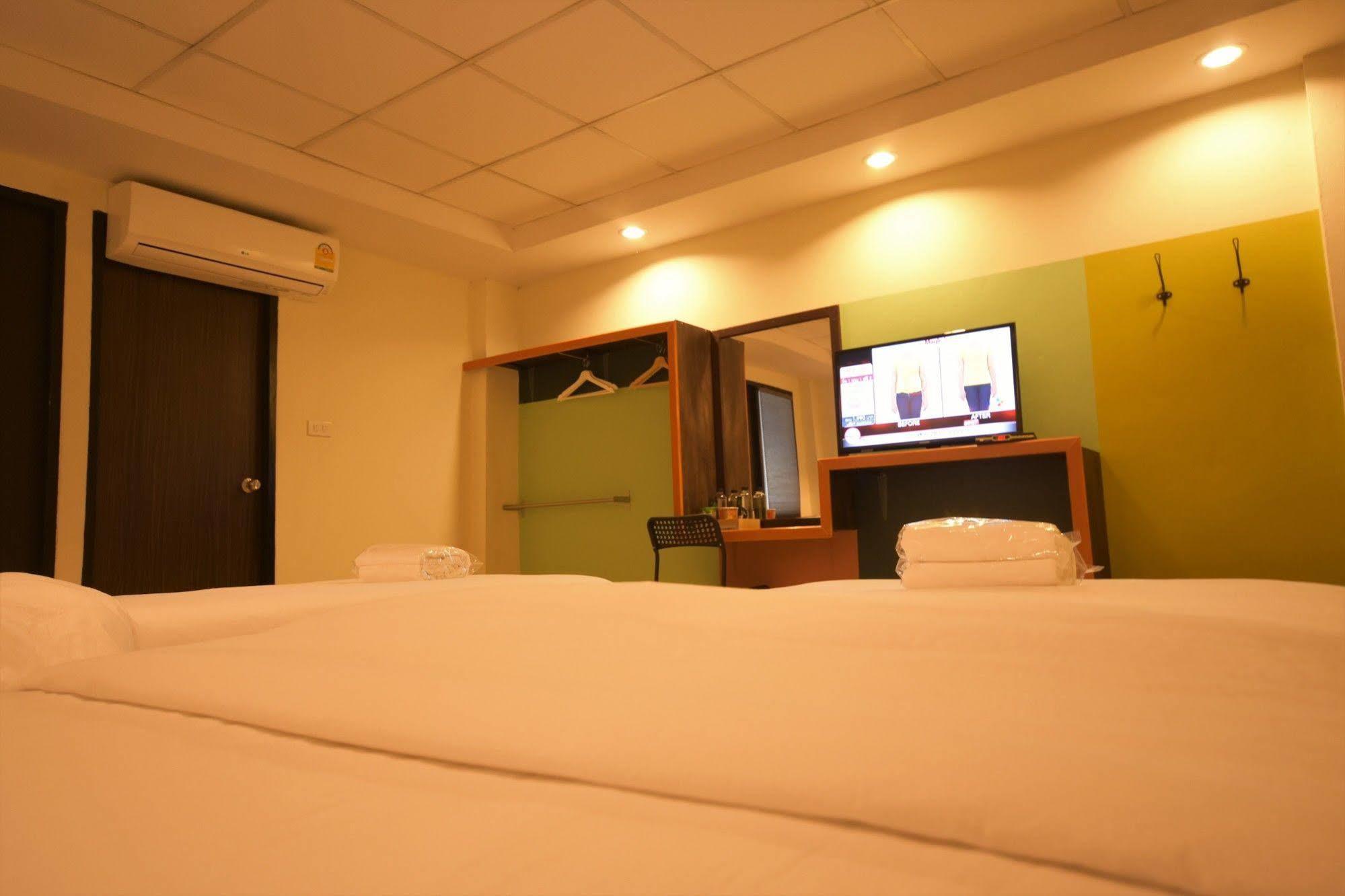 Room At Prachachuen Nonthaburi Luaran gambar