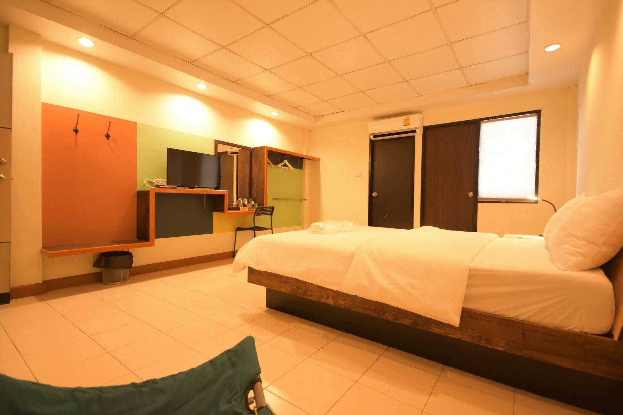 Room At Prachachuen Nonthaburi Luaran gambar