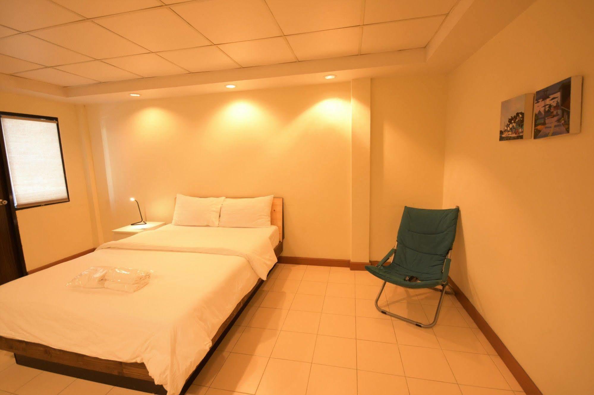Room At Prachachuen Nonthaburi Luaran gambar