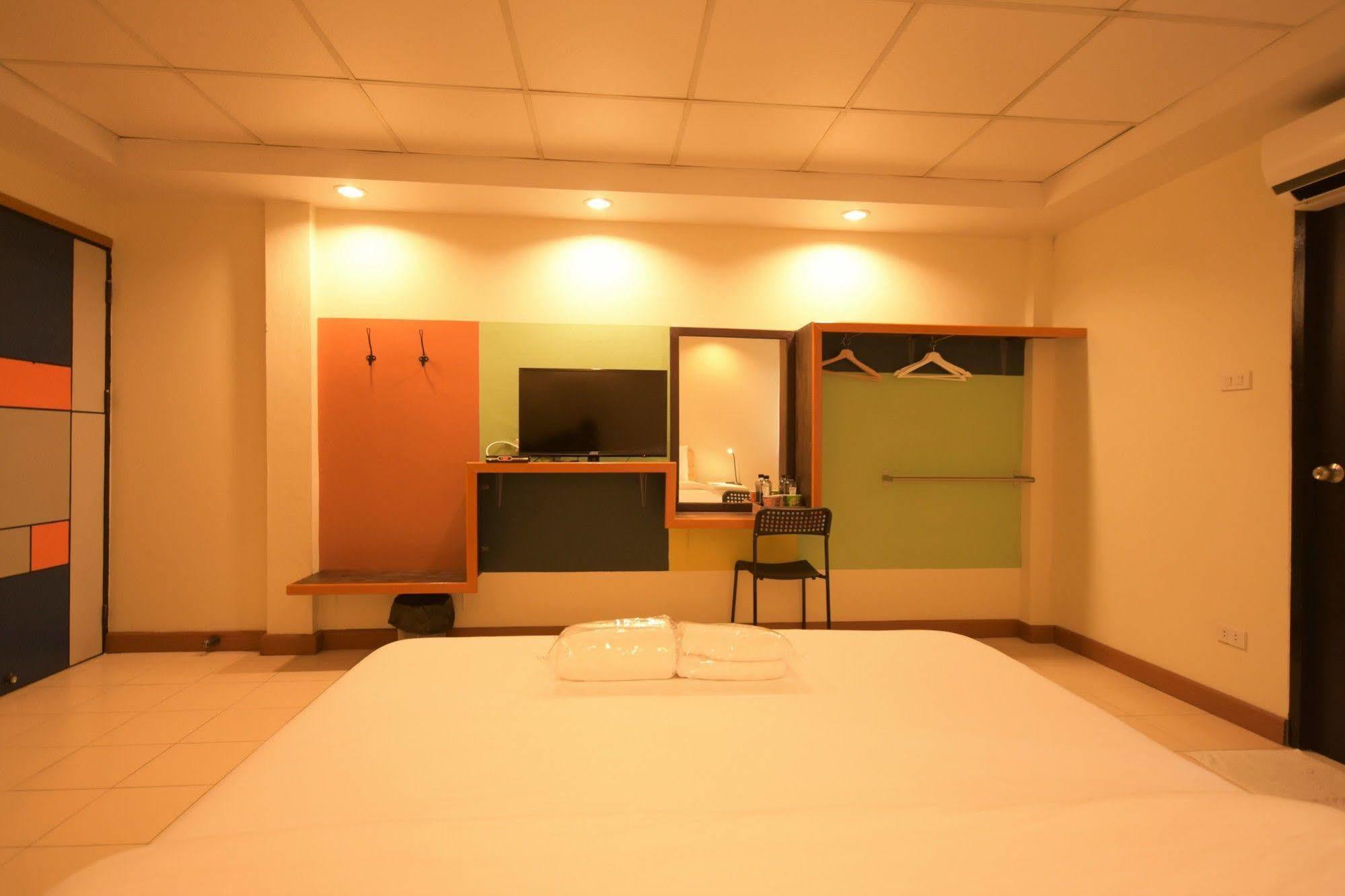 Room At Prachachuen Nonthaburi Luaran gambar