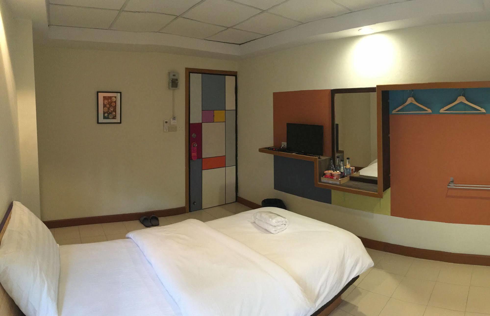 Room At Prachachuen Nonthaburi Luaran gambar